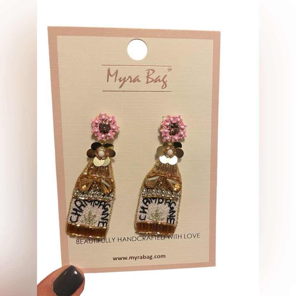 NWT Fun Champagne post earrings